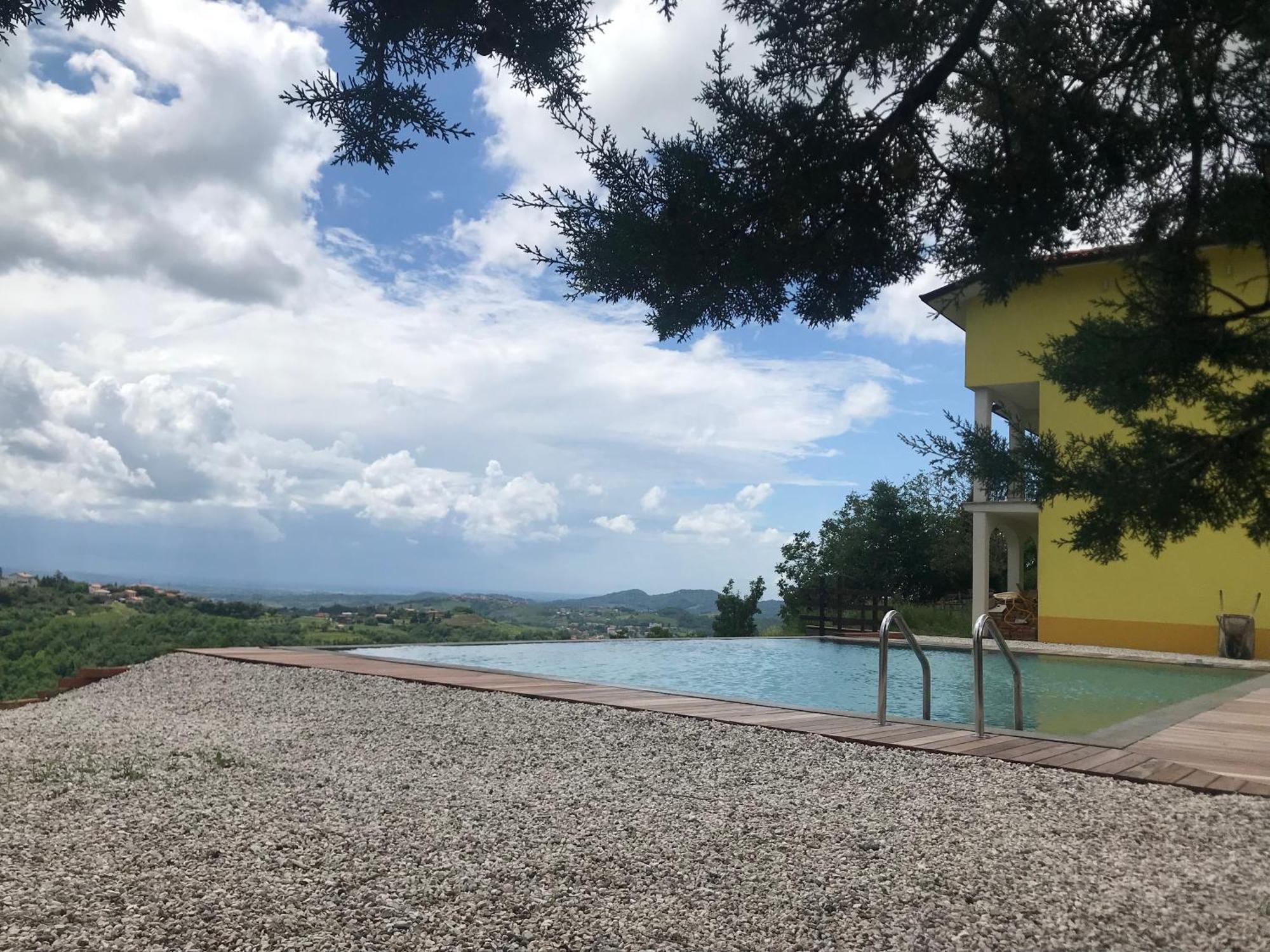 Enam Room Kojsko Bagian luar foto