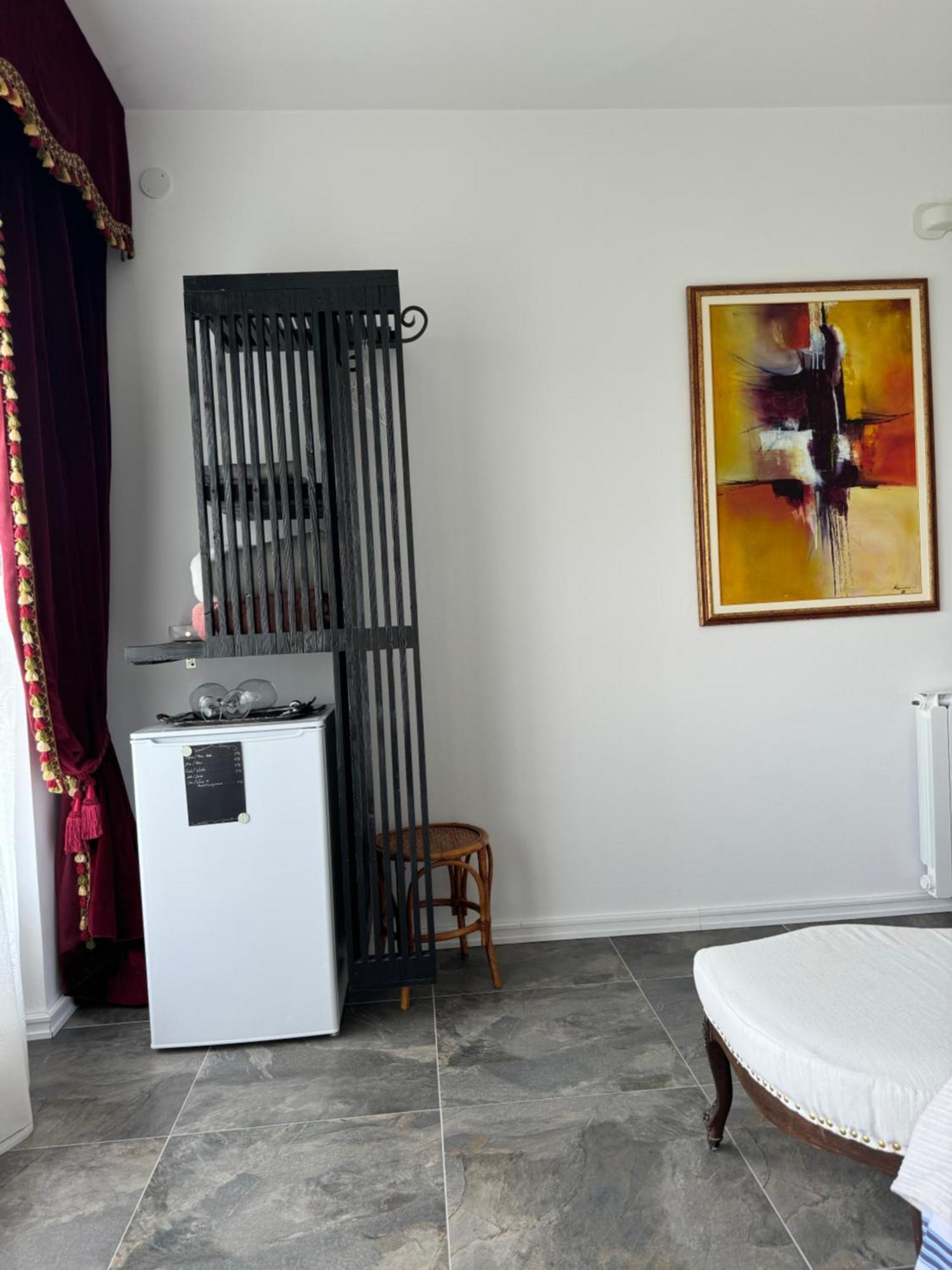 Enam Room Kojsko Bagian luar foto
