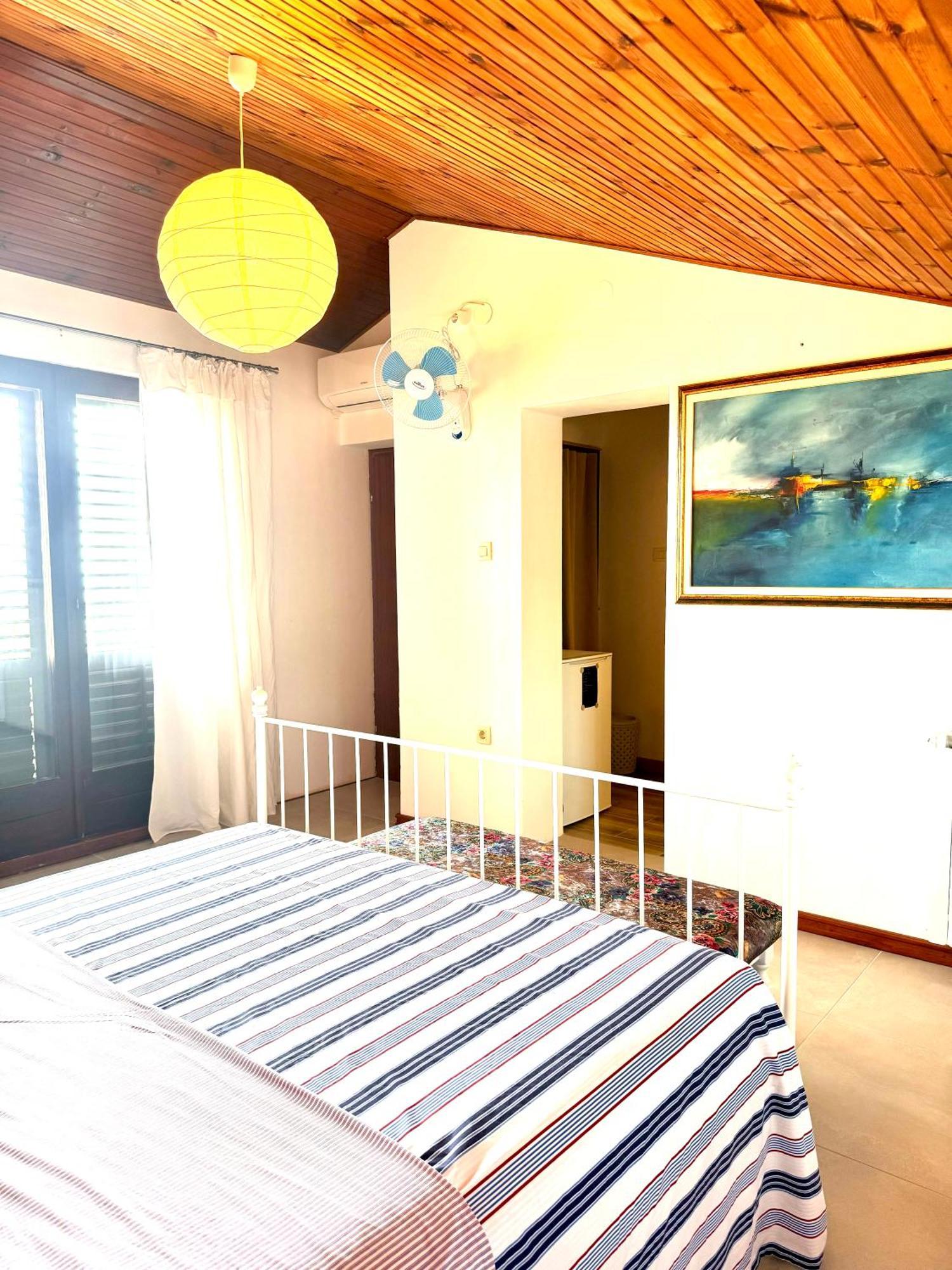 Enam Room Kojsko Bagian luar foto